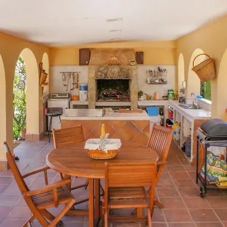 Holiday home Holiday Home Papagayo By Interhome *